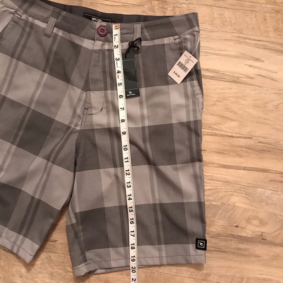 NWT gray/black Rip Curl flat front  size 32 - Picture 3 of 6